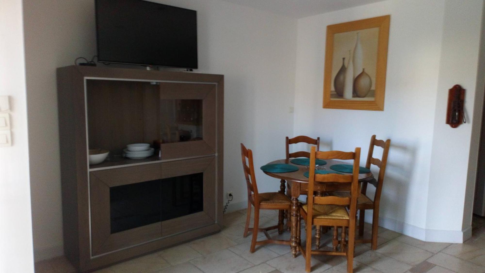 La Pompelle Apartment Pichanges Bagian luar foto
